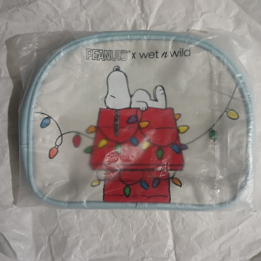 PEANUTS × Wet n Wild Makeup Bag (NEW)